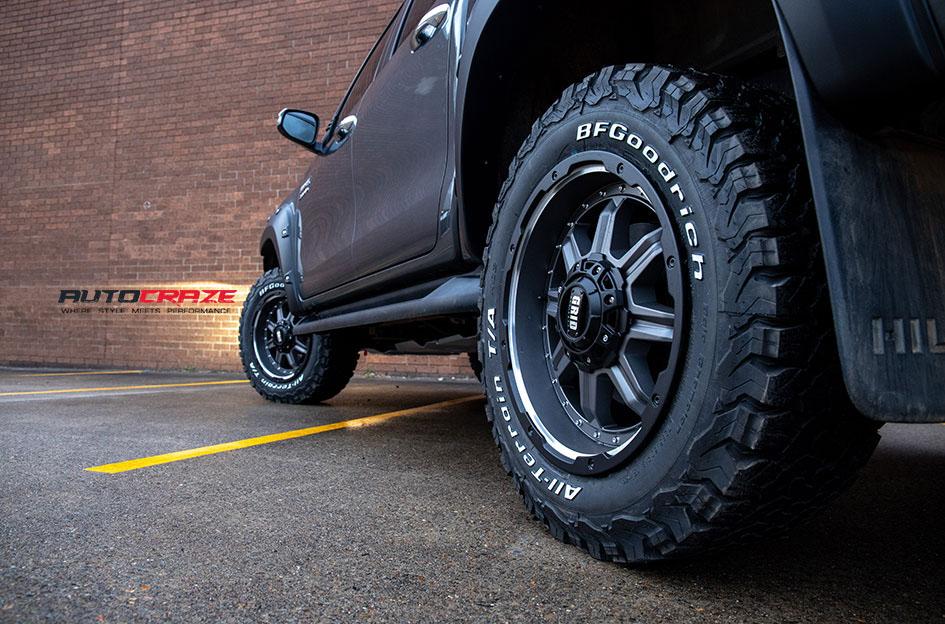 TOYOTA HILUX 4WD GD10 MATTE ANTHRACITE MILLED WITH BLACK LIP